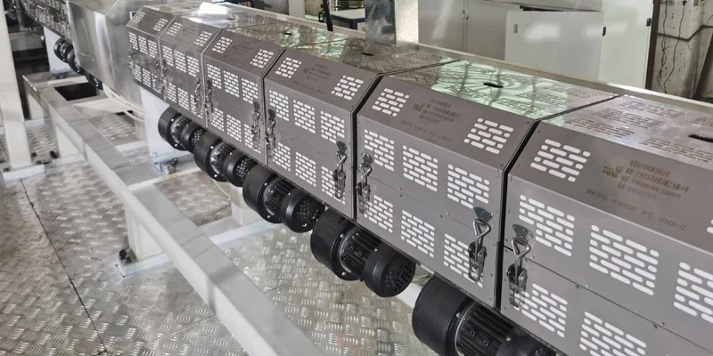 Plastic-sheet-extruder-single-screw-heating-plasticizing