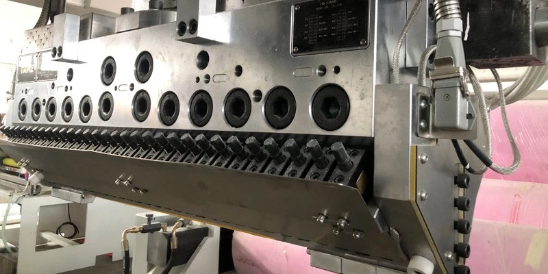 Special-die-head-for-plastic-sheet-extruder